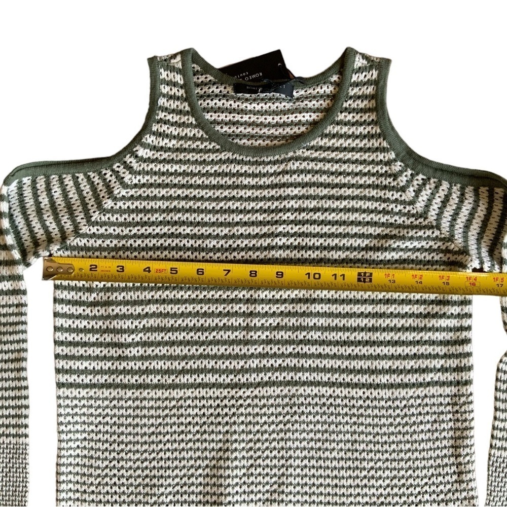 Women’s Romeo & Juliet Cotton Sweater Top, Cold-Shoulder, Green Stripe, Size Sm - Picture 4 of 8